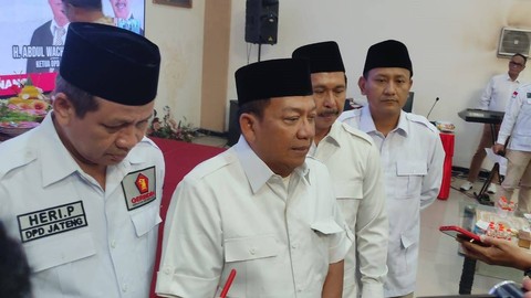 Ketua DPD Gerindra Jateng, Abdul Wachid (tengah). Foto: Dok. Istimewa
