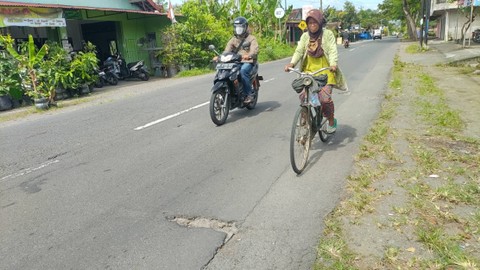 Jalan Godean, Selasa (7/2/2023). Foto: Arfiansyah Panji Purnandaru/kumparan