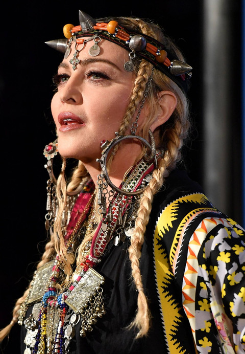 Madonna berpose di ruang pers di MTV Video Music Awards 2018 di Radio City Music Hall pada 20 Agustus 2018 di New York City. Foto: Angela Weiss/AFP