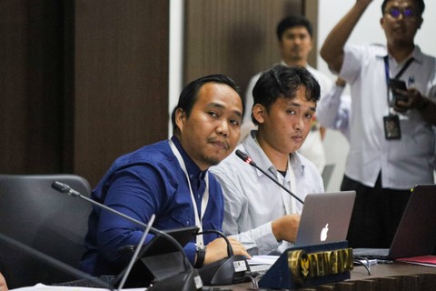Pihak pengadu dalam sidang pelanggaran kode etik anggota KPU di Gedung DKPP, Rabu (8/2/2023). Foto: Jamal Ramadhan/kumparan