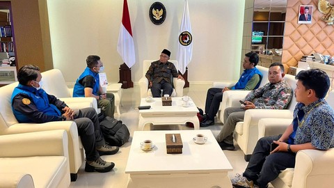 Tim EMT bersilaturahim dengan Menko PMK Muhadjir Effendy. Foto: Dok. Istimewa