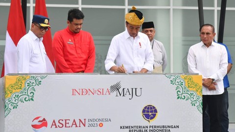 Presiden Jokowi resmikan Terminal Amplas. Foto: Laily Rachev/Biro Pers Sekretariat Presiden