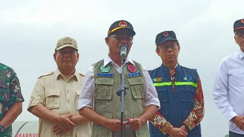Menko PMK Muhadjir Effendy pada upacara pelepasan Tim Musar untuk bantu korban gempa Turki di Lanud Halim Perdanakusuma, Jakarta, Sabtu (11/2/2023). Foto: Thomas Bosco/kumparan