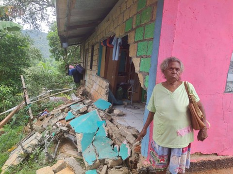 Rumah warga yang rusak akibat gempa Jayapura. Foto: istimewa