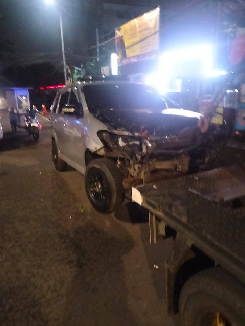 Mobil Daihatsu Xenia tabrak gerobak taichan hingga motor parkir di Jalan Hang Lekir, Jakarta Pusat, Sabtu (11/2).  Foto: Dok. Istimewa