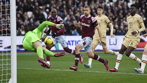 Tomas Soucek dari West Ham United mencetak gol kedua mereka sebelum dianulir setelah peninjauan VAR. Foto: Tony Obrien/Reuters