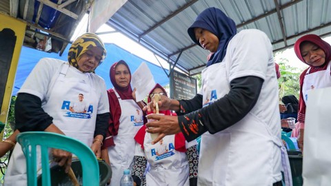 Ratusan ibu-ibu mengikuti workshop kewirausahaan yang diadakan Relawan Sandiaga (Rasa) Kabupaten Tuban, Jawa Timur. Foto: Dok. Istimewa