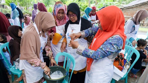 Ratusan ibu-ibu mengikuti workshop kewirausahaan yang diadakan Relawan Sandiaga (Rasa) Kabupaten Tuban, Jawa Timur. Foto: Dok. Istimewa