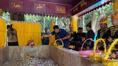Ziarah ke makam Teuku Umar. Foto: Disbudpar Aceh 