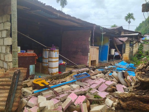 Rumah warga yang rusak akibat gempa Jayapura, 10 Februari 2023. Foto: istimewa