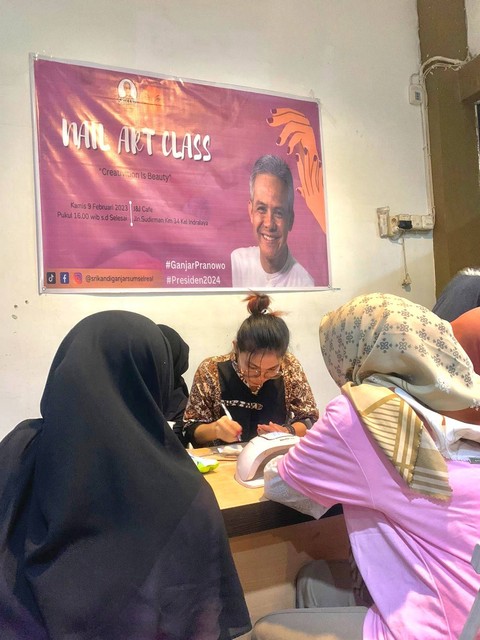 Srikandi Ganjar Sumatera Selatan menggelar kegiatan bersama milenial di Kota Ogan Ilir bertajuk Nail Art Class. Foto: Dok. Istimewa