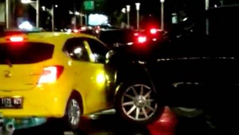 Insiden penabrakan kendaraan di Jakarta Selatan. Foto: Dok. Istimewa