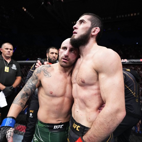 Islam Makhachev usai melawan Alexander Volkanovski dalam duel kelas ringan UFC 284 di RAC Arena, Perth, Australia, Minggu (12/2/2023) WIB. Foto: UFC