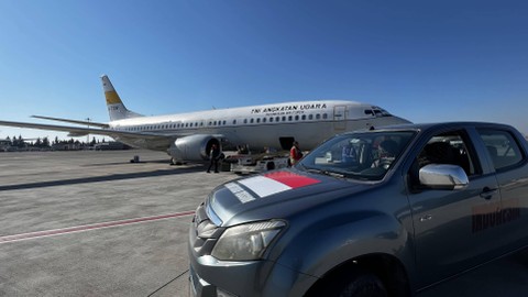 Pesawat yang membawa bantuan kemanusian Indonesia tiba di Turki. Foto: KBRI Ankara