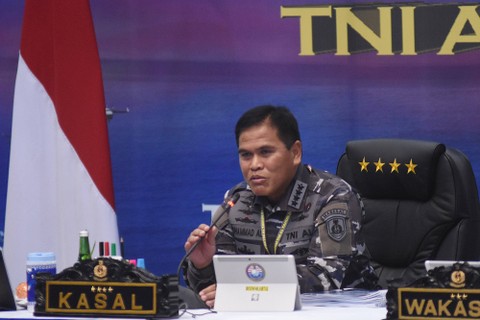 Kepala Staf Angkatan Laut Laksamana TNI Muhammad Ali menyampaikan paparannya dalam pembukaan Rapat Pimpinan (Rapim) TNI AL tahun 2023 di Auditorium Yos Sudarso Denma Mabesal, Cilangkap, Jakarta Timur, Senin (13/2/2023). Foto: Indrianto Eko Suwarso/Antara Foto