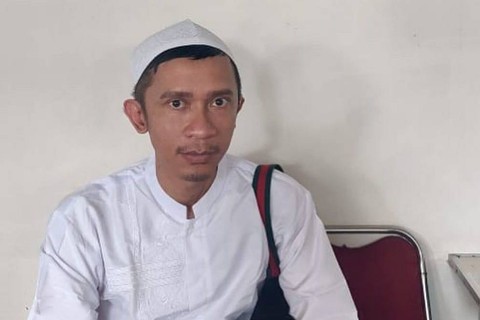 Penampilan Aming pakai baju koko dan peci. Foto: Instagram/@amingisback