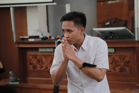 Terdakwa Richard Eliezer tiba di ruang sidang untuk menjalani sidang vonis di Pengadilan Negeri Jakarta Selatan, Rabu (15/2/2023). Foto: Jamal Ramadhan/kumparan