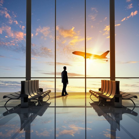 Ilustrasi penumpang di bandara. Foto: Shutterstock