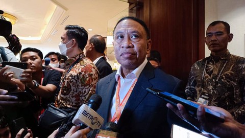 Menpora Zainudin Amali berkomentar usai terpilih sebagai Waketum PSSI yang baru. Ia akan lapor presiden soal jabatannya sebagai menteri setelah terpilih sebagai waketum, Hotel Shangri-La, Jakarta, Kamis (16/5/2023). Foto: Thomas Bosco/kumparan