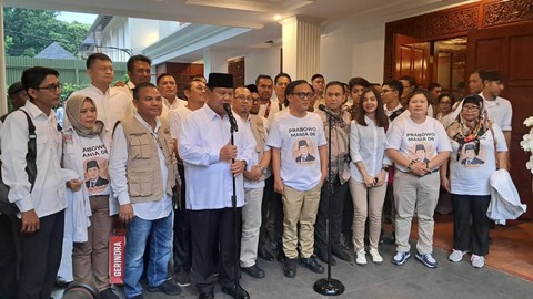 Ketum JoMan Immanuel Ebenezer dan Prabowo Subianto di Kertanegara, deklarasi Prabowo Mania 08. Foto: Annisa Thahira/kumparan