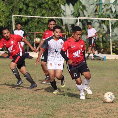 Laga persahabatan antara Journalist FC melawan The Jak Pontianak. Foto: Dok. Istimewa