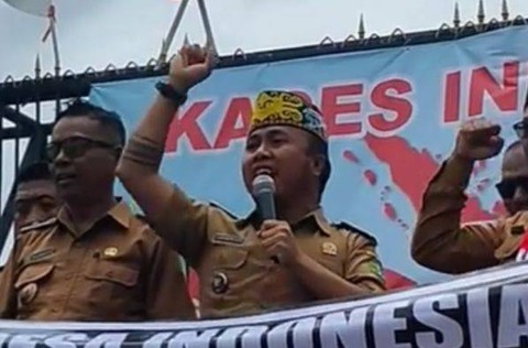 JH saat ikut aksi tuntut perpanjang masa jabatan Kades dari 6 tahun menjadi 9 tahun di Jakarta. Foto: Dok Hi!Pontianak