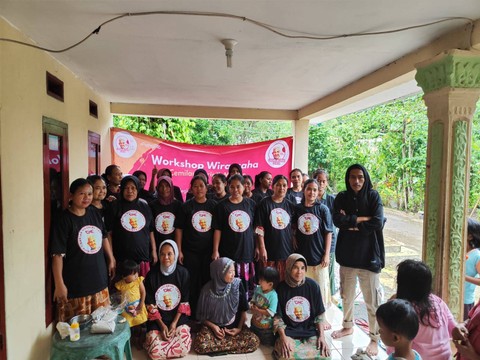 Workshop yang digelar GMC Banten sebagai upaya aga masyarakat dan milenial membuka usaha keripik melinjo. Foto: Dok. Istimewa