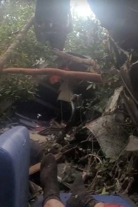 Penampakan puing-puing jatuhnya helikopter yang membawa Kapolda Jambi. Foto: Dok. Istimewa