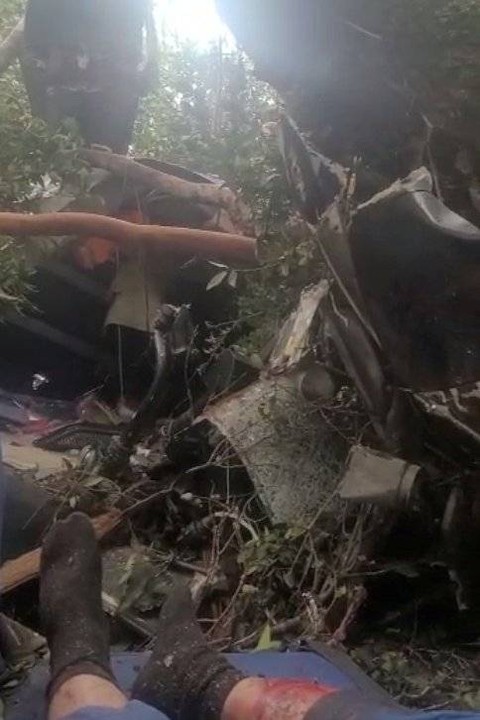 Penampakan puing-puing jatuhnya helikopter yang membawa Kapolda Jambi. Foto: Dok. Istimewa