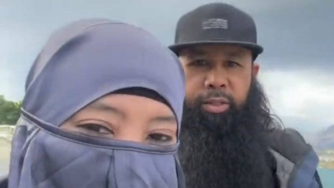 Peggy Melati Sukma dan suami Reza Abdul Jabar di Selandia Baru. Foto: Instagram/@theabduljabbars
