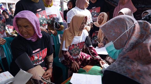 Antusiasme ribuan warga dalam mengikuti cek kesehatan gratis yang diadakan Sahabat Ganjar. Foto: Dok. Istimewa
