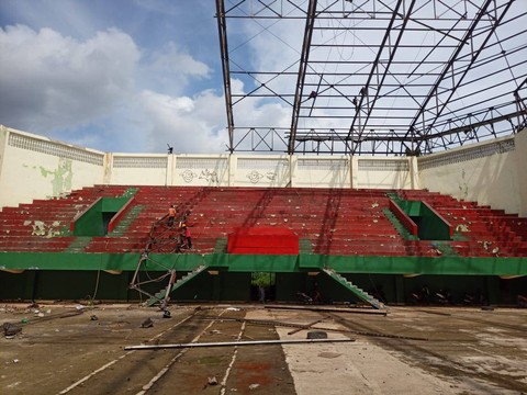 GOR Saburai, Enggal, Bandar Lampung dibongkar dan akan dibangun Masjid Raya Al Bakrie. Sebagai gantinya, GOR Saburai akan dipindah di PKOR Wayhalim. | Foto : Galih Prihantoro/ Lampung Geh
