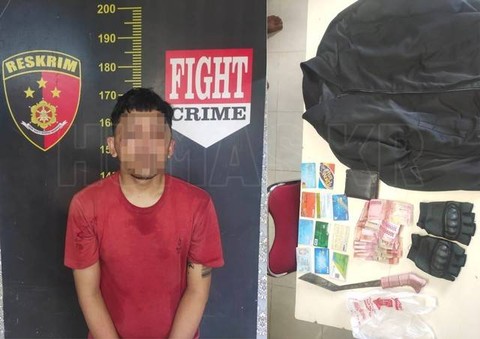 Pelaku perampokan minimarket di Sungai Rengas telah diamankan bersama barang bukti. Foto: Dok. Polres Kubu Raya