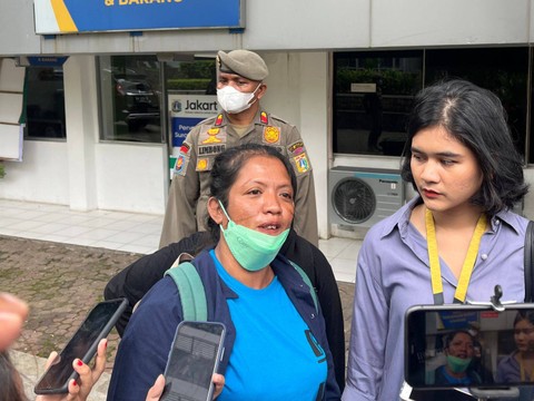 Warga Kampumg Bayam melakukan aksi unjuk rasa di depan Balai Kota DKI Jakarta, Senin (20/1). Foto: Haya Syahira/kumparan