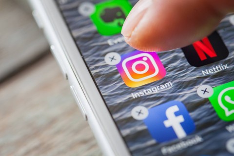 Ilustrasi media sosial Facebook dan Instagram. Foto: MichaelJayBerlin/shutterstock