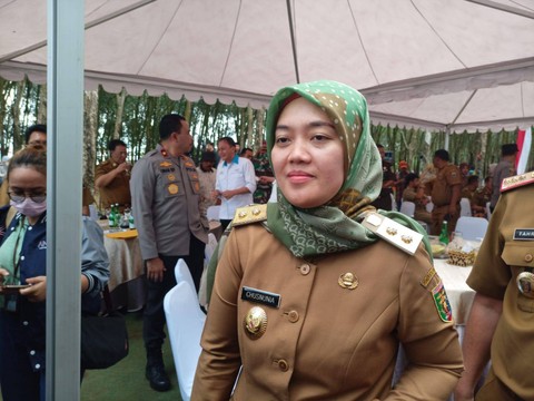 Wakil Gubernur Lampung Chusnunia Chalim saat meninjau lokasi pembangunan sport center. | Foto: Galih Prihantoro/ Lampung Geh