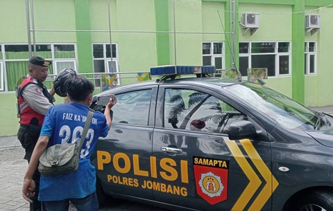Pedagang Leker Gagalkan Pencurian HP Pelajar SMK di Jombang (1)