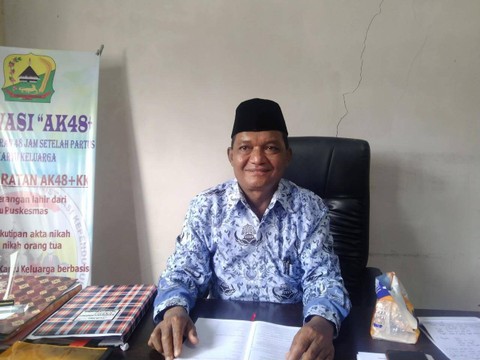 Keterangan foto: Kepala Dinas Dukcapil Manggarai, Yakobus Banggut. Foto: Engkos Pahing.