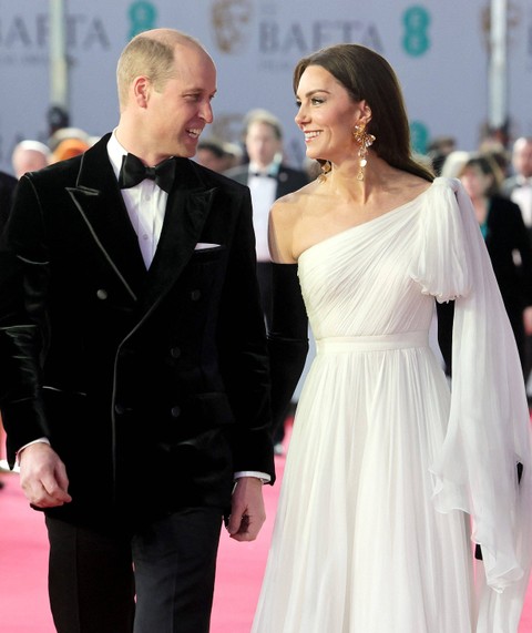 Kate Middleton dan Pangeran William menghadiri BAFTA Awards 2023 di Southbank Center, London, pada Minggu (19/2/2023).  Foto: Chris Jackson/POOL/AFP