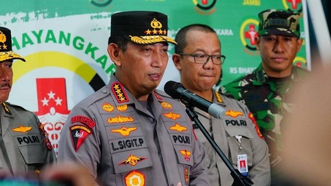 Kapolri Jenderal Listyo Sigit saat memantau  evakuasi korban helikopter jatuh di Jambi. Foto: Instagram/@listyosigitprabowo