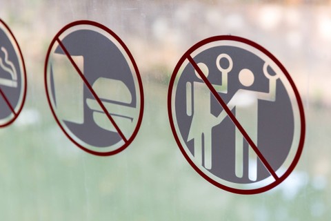 Ilustrasi pelecehan seksual di transportasi publik. Foto: Dennis van de Water/Shutterstock