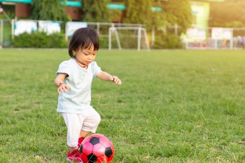 Penyebab Balita Suka Main Pura-pura dan Mencari Perhatian. Foto: Waridsara_HappyChildren/Shutterstock