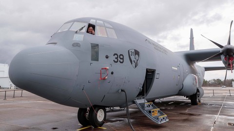 KSAU Marsekal TNI Fadjar Prasetyo saat penyerahan pesawat C-130 J Hercules pesanan TNI AU di pabrik Lockheed Martin Marietta Georgia, AS, Senin (21/2/2023). Foto: Lockheed Martin