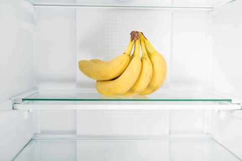 Ilustrasi pisang dalam kulkas. Foto: Aleksey Kurguzov/Shutterstock