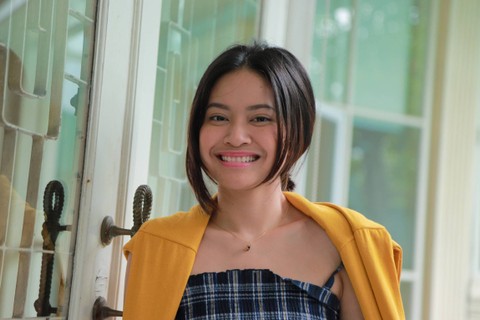 Aktris Hanggini saat berkunjung ke kantor kumparan, Jumat (24/2/2023). Foto: Jamal Ramadhan/kumparan