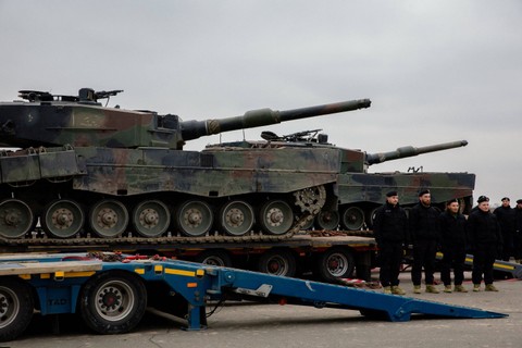 Penyerahan resmi tank Leopard 2 Polandia ke Ukraina di lokasi yang dirahasiakan, di Ukraina. Foto: Krystian Maj/Kanselir Perdana Menteri Polandia/via REUTERS