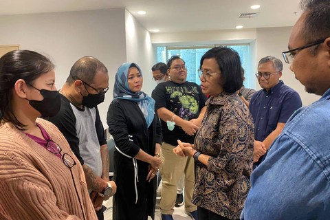 Menkeu Sri Mulyani menjenguk David korban penganiayaan Mario Dandy. Foto: Facebook/Hatala Tam