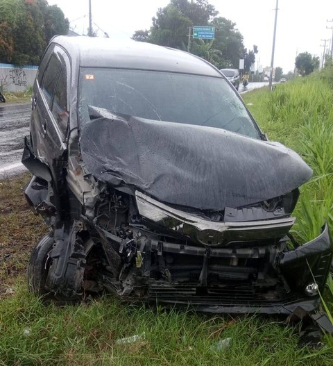 Mobil yang terlibat kecelakaan lalu lintas di Lampung Selatan. Foto: Ist