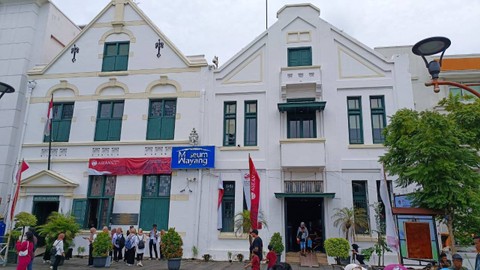 Tampak depan Museum Wayang yang modelnya sama seperti saat tempat itu masih menjadi Gereja Belanda Lama pada tahun 1640-1732, Kota Tua Jakarta. Foto: Thomas Bosco/kumparan.