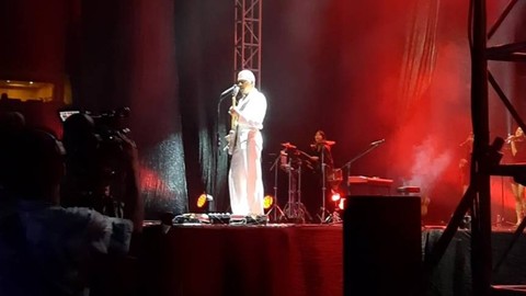 Penampilan Pamungkas pada konser Birdy South East Asia Tour, di Mahka Square Kelapa Gading, Jakarta, Sabtu (25/2/2023). Foto: Alexander Vito/kumparan